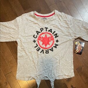 Marvel Captain Marvel Light Gray ladies tee
⭐️2 for 12⭐️